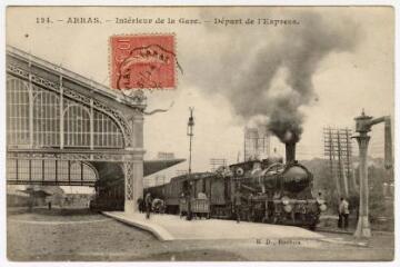 Arras (Pas-de-Calais), intérieur de la gare et départ de l'express.