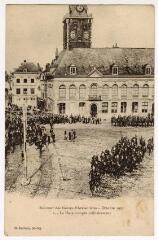 Armentières (Nord), souvenir des grèves d'Armentières - octobre 1903 - 1-les grévistes devant l'hôtel de ville.