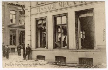 Armentières (Nord), souvenir des grèves d'Armentières - octobre 1903 - coin de la maison Decourchelle-Debay.