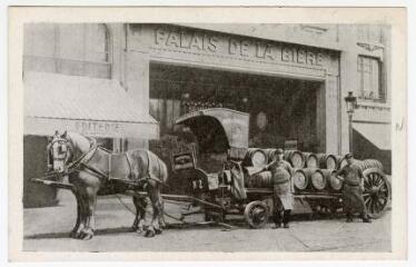 Mons-en-Baroeul (Nord), livraison de la brasserie coopérative de Mons-en-Baroeul au Palais de la Bière.