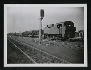 2 vues Mécaniciens dans leur locomotive au poste Saxby, pont du 3.